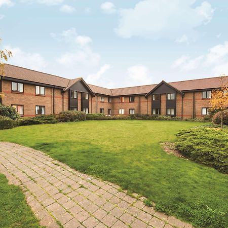 Ramada By Wyndham Cambridge Hotel Fen Drayton Bagian luar foto