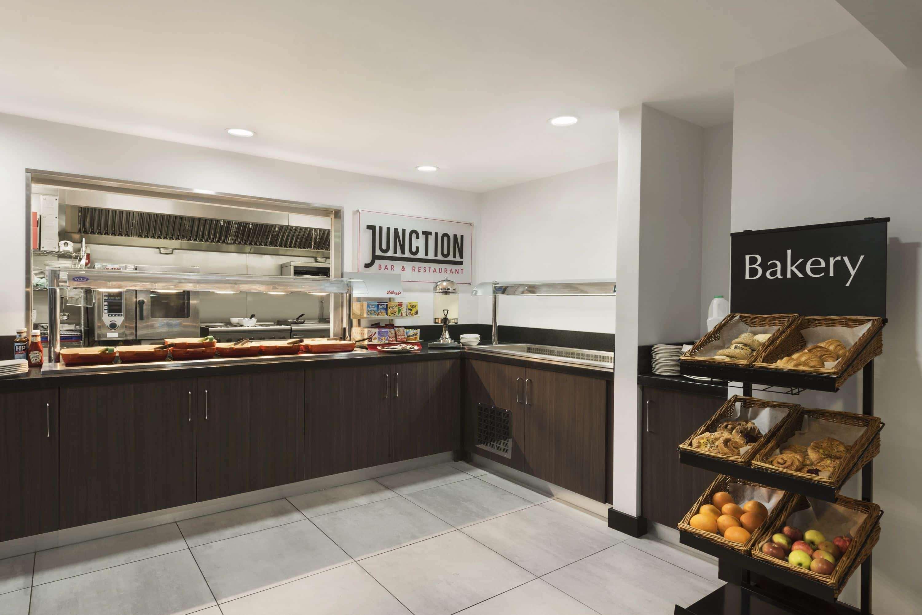 Ramada By Wyndham Cambridge Hotel Fen Drayton Bagian luar foto