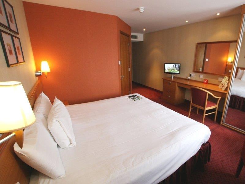 Ramada By Wyndham Cambridge Hotel Fen Drayton Bagian luar foto