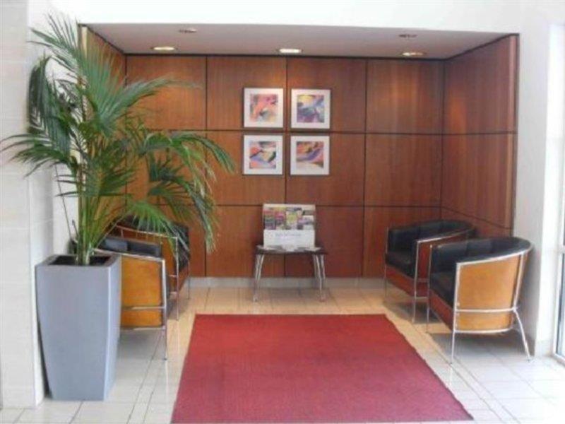 Ramada By Wyndham Cambridge Hotel Fen Drayton Bagian luar foto