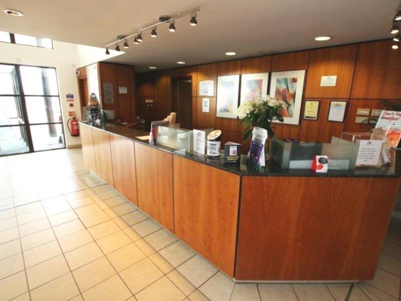 Ramada By Wyndham Cambridge Hotel Fen Drayton Bagian luar foto