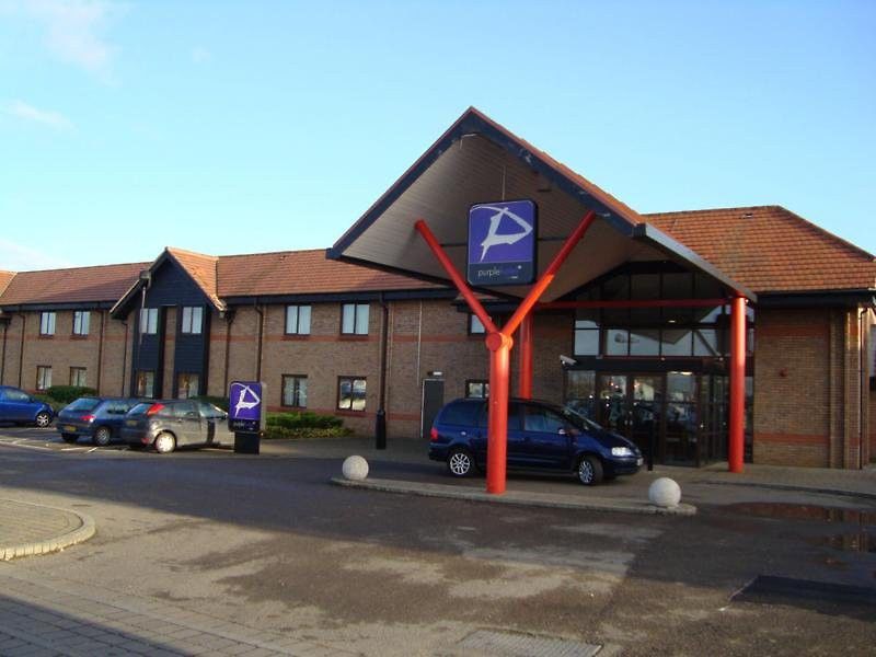 Ramada By Wyndham Cambridge Hotel Fen Drayton Bagian luar foto